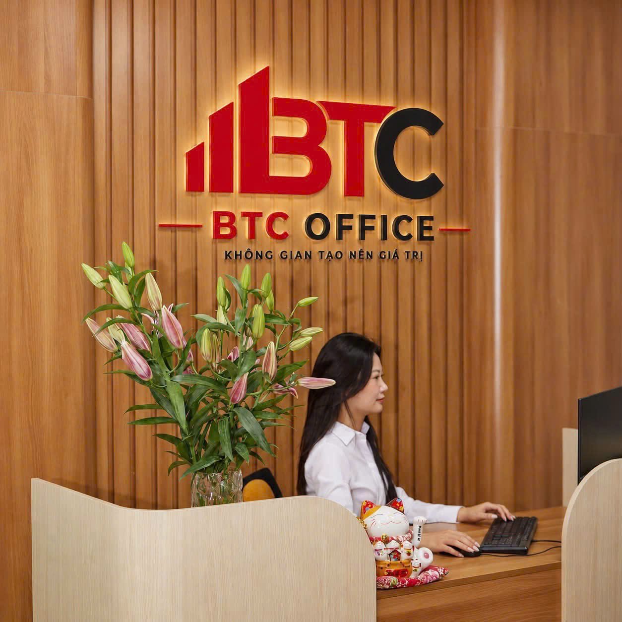 Lễ tân BTC OFFICE