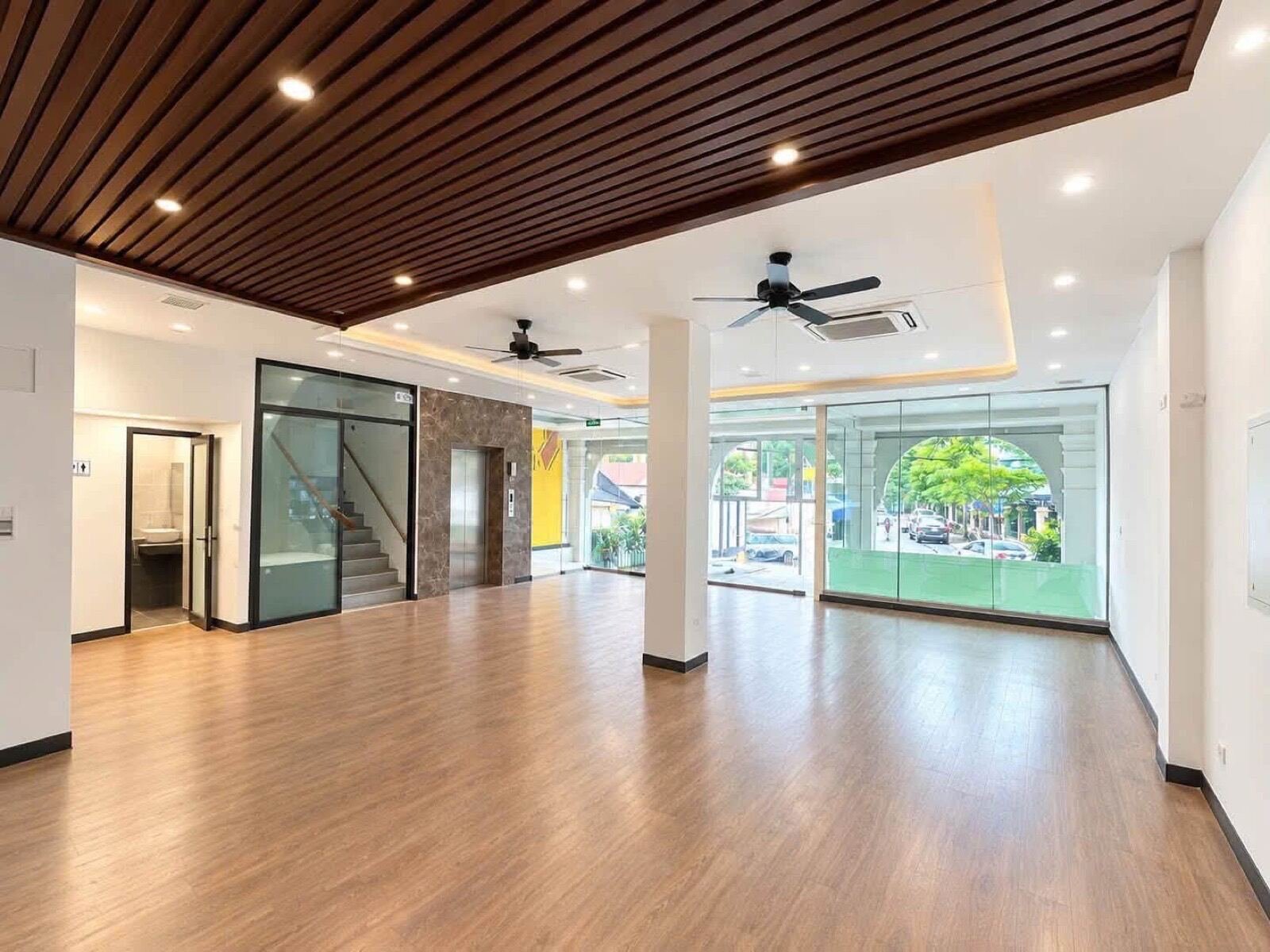 Cho thuê tòa nhà 31 Ngõ 4 Đồng Me – mặt tiền 11m, từ 25 triệu/tháng – ảnh 2